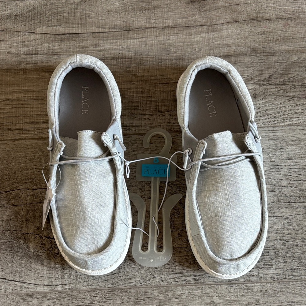 PLACE - NWTs Gray Slip-On Shoes kids 5